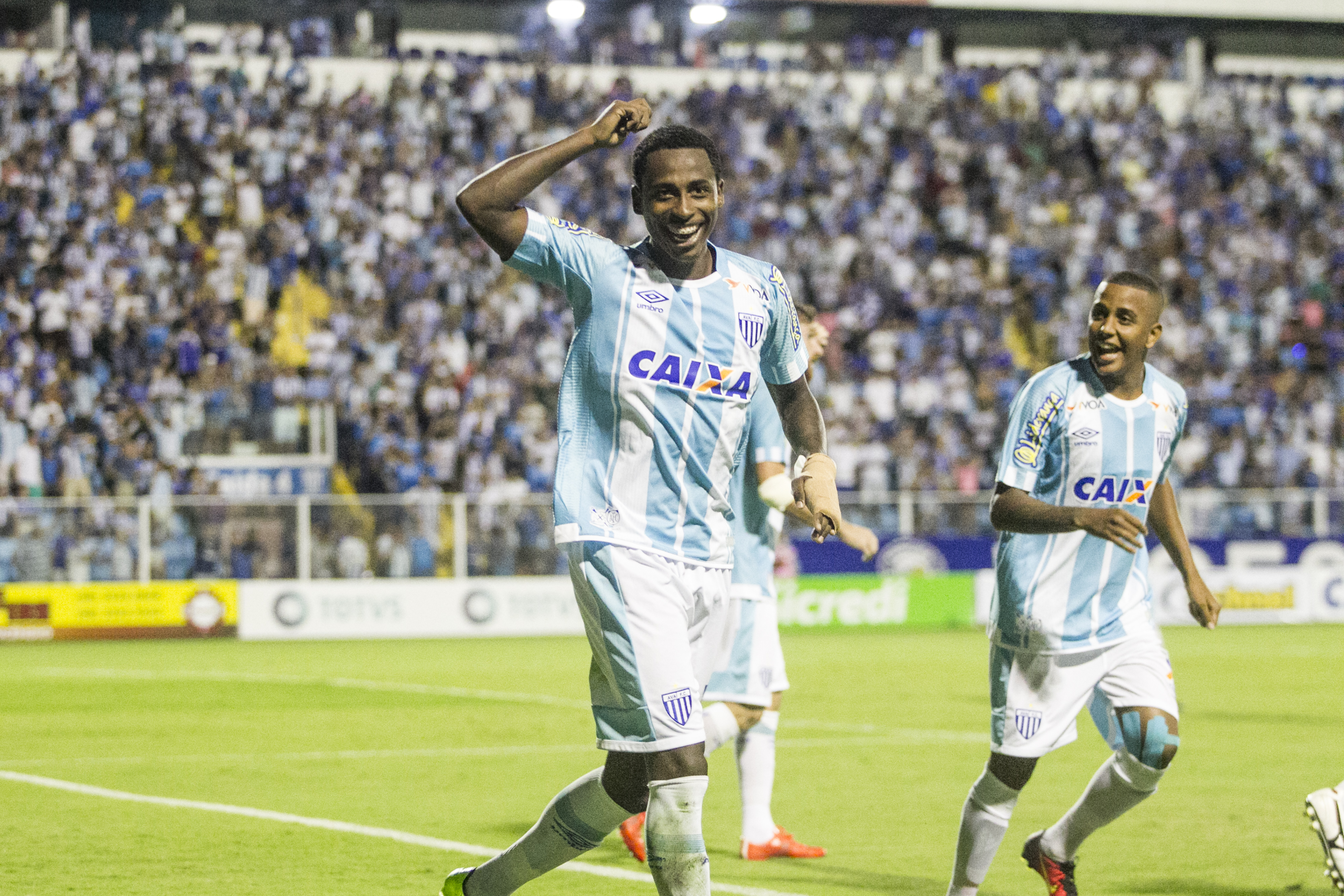 Avaí anuncia retorno de centroavante que ainda não fez gol na temporada
