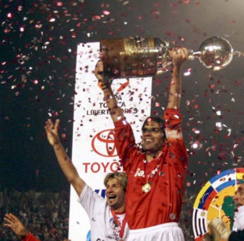 Fernandão foi campeão da Libertadores e mundial em 2006. Outro que fracassou como técnico, no entanto (Foto: Divulgação/Internacional)