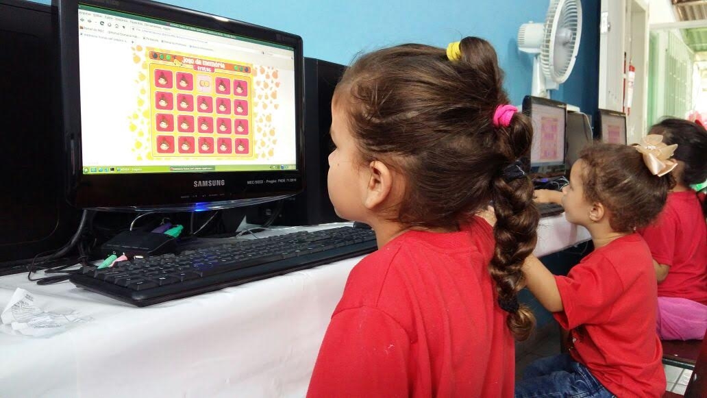 Psicóloga alerta para uso excessivo de internet e tecnologia por crianças e adolescentes