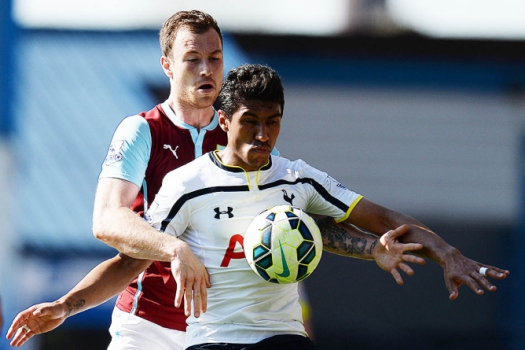 Paulinho foi eleito a pior contrata&ccedil;&atilde;o da hist&oacute;ria do Tottenham pela revista FourFourTwo – Foto: (Foto: Oli Scarff/AFP)