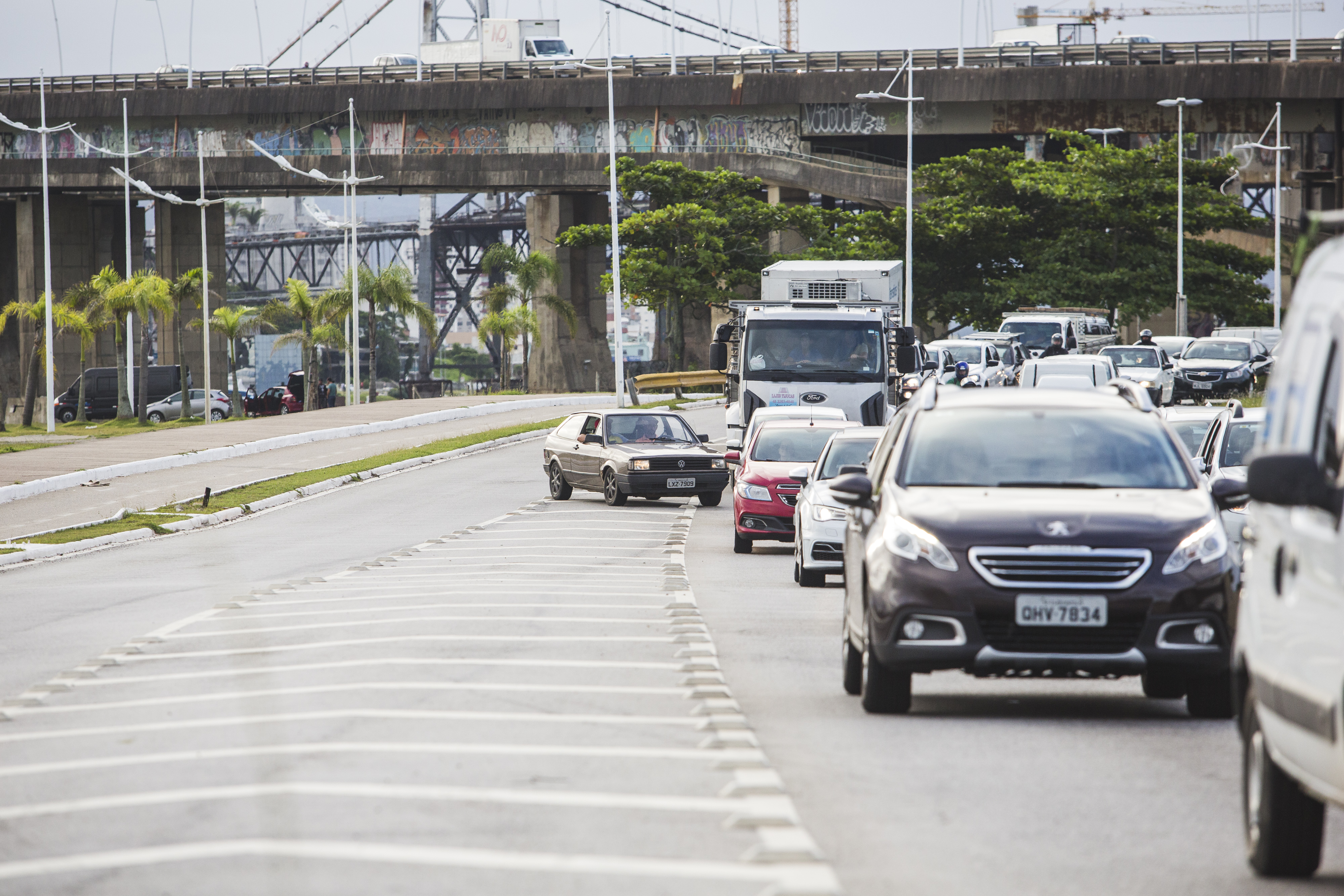 Uma verdadeira "equação" para os motoristas de Floripa que tanto discutem esquerda e direita