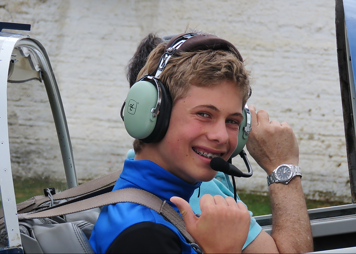 As crian&ccedil;as que j&aacute; est&atilde;o no segundo ano de curso ganharam um sobrevoo pela cidade - Divulga&ccedil;&atilde;o/ND