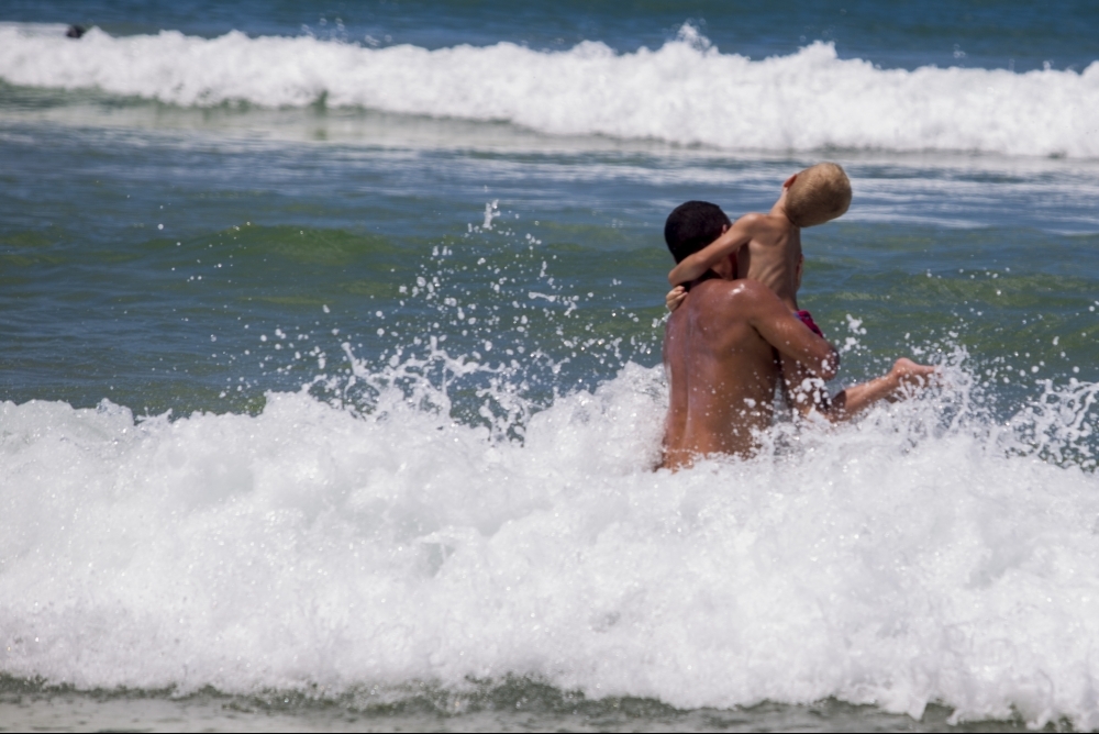 Apesar de algumas pancadas de chuva, o tempo não deve inviabilizar nem a praia e nem as festas de Carnaval - Flávio Tin/ND