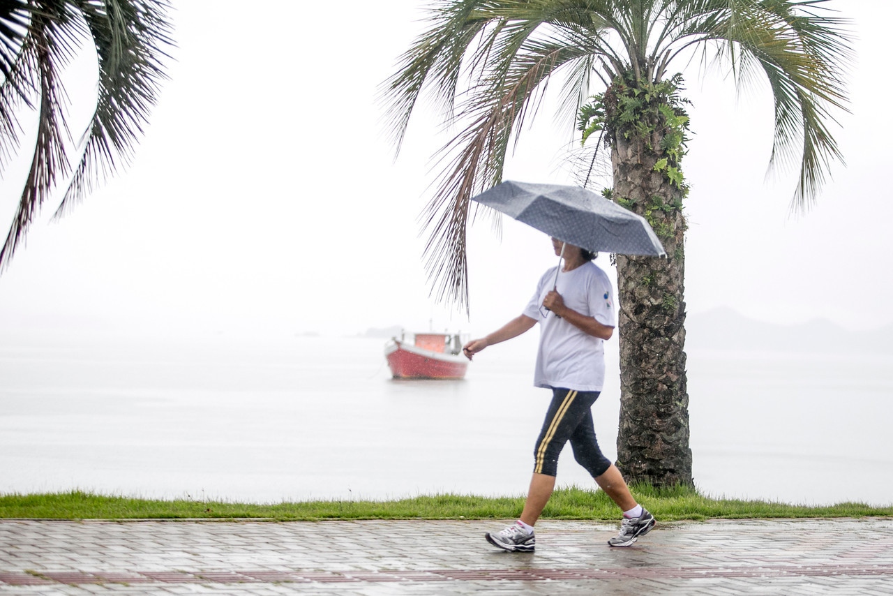 SC tem previsão para tempo nublado e chuvoso neste sábado