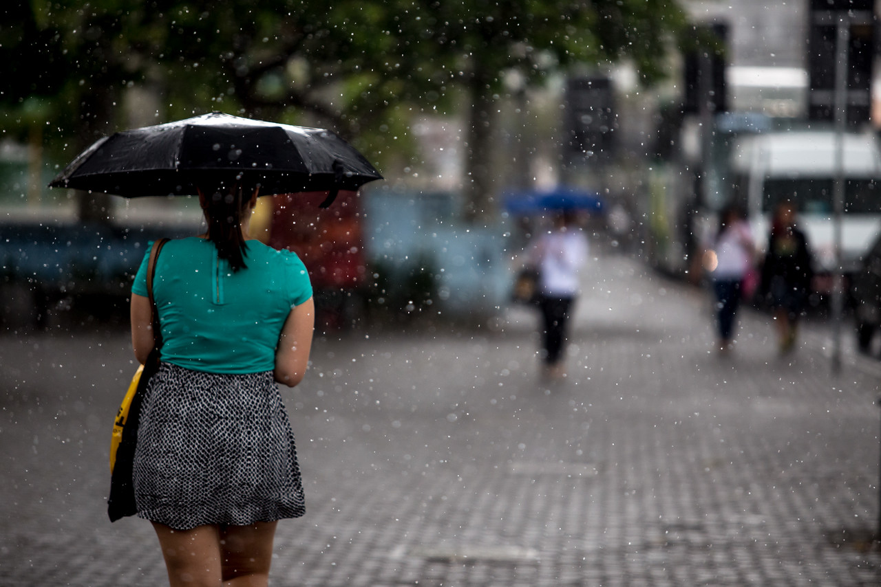 Defesa Civil emite alerta para chuvas intensas e persistentes em 6 regiões de Santa Catarina