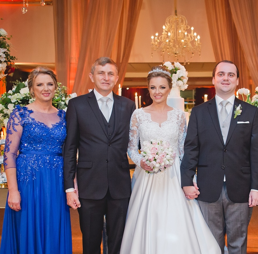 Marilia e Oscar com os pais dela Elaine Maria e Neuro Roque Birck - Alexandre Santana