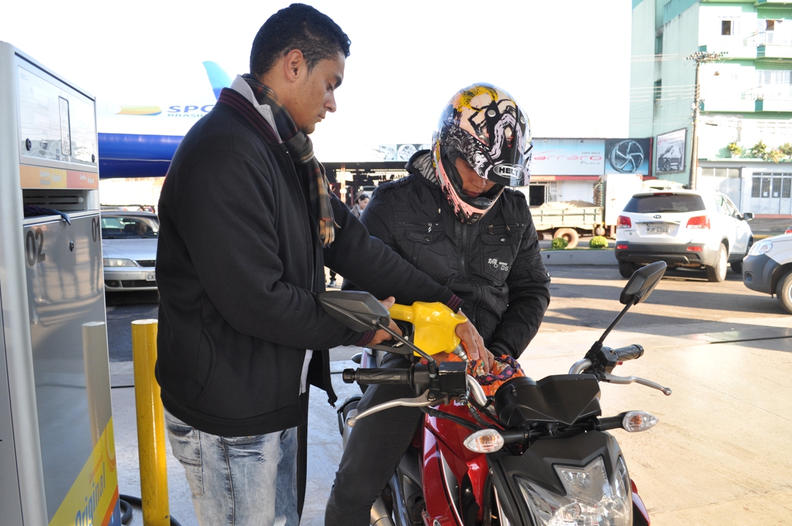 Gasolina a R$ 4,50: postos de SC apostam em ‘descontaço’ para alertar sobre valor de impostos