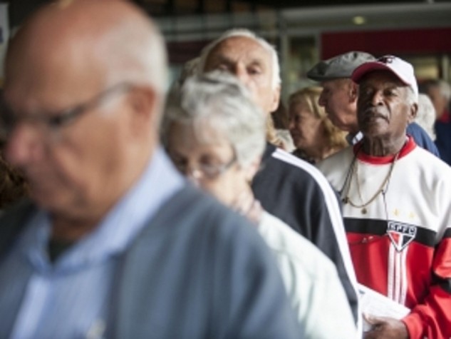 Inadimplência entre consumidores idosos é a que mais aumenta, diz pesquisa