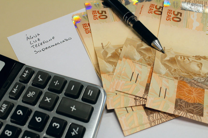 Principal impacto na infla&ccedil;&atilde;o veio dos transportes, que subiram 3,02% no m&ecirc;s, puxado pela alta nos combust&iacute;veis – Foto: Marcos Santos/USP Imagens