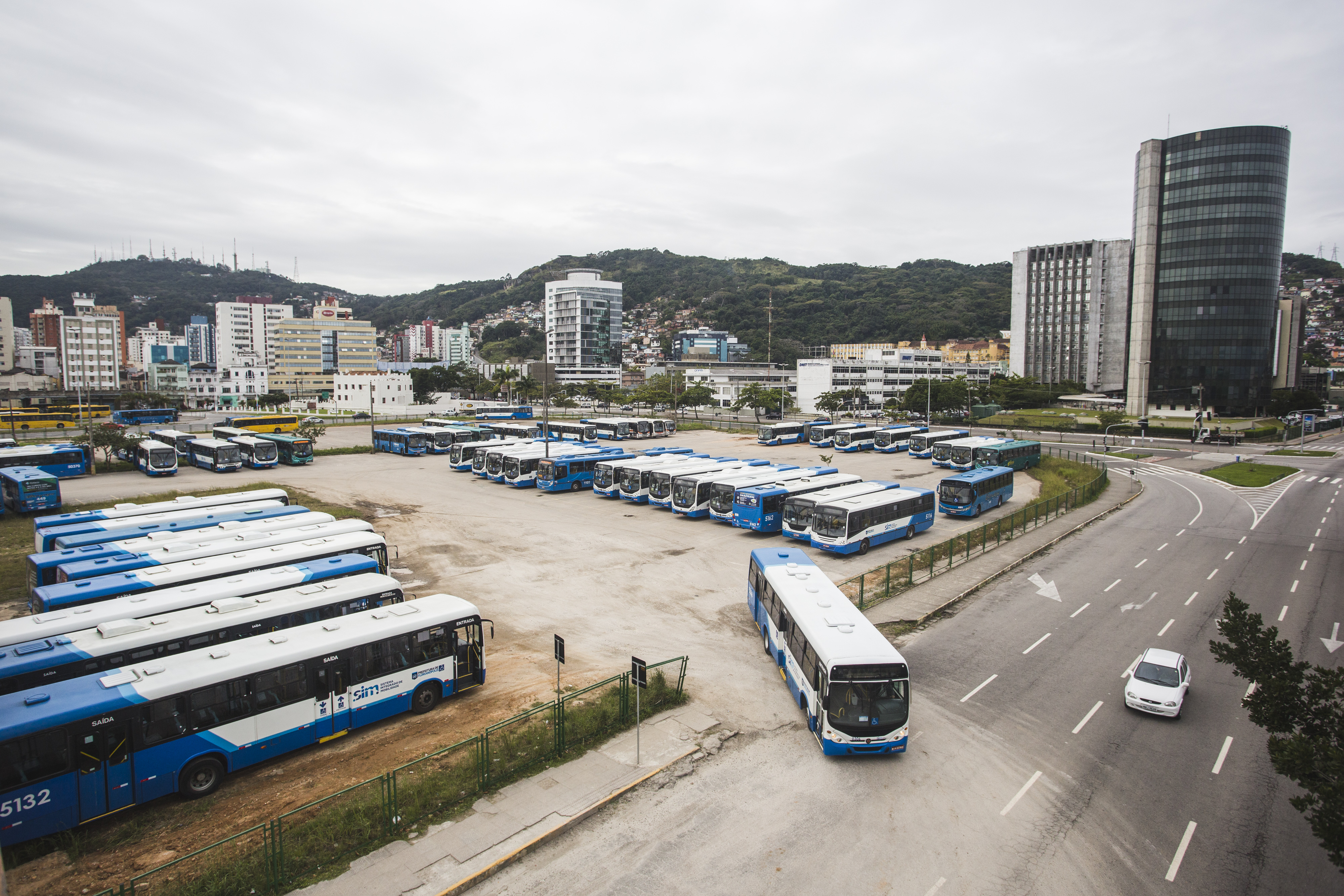 Sem praça, aterro da baía Sul, em Florianópolis, terá ônibus e estacionamento da Comcap