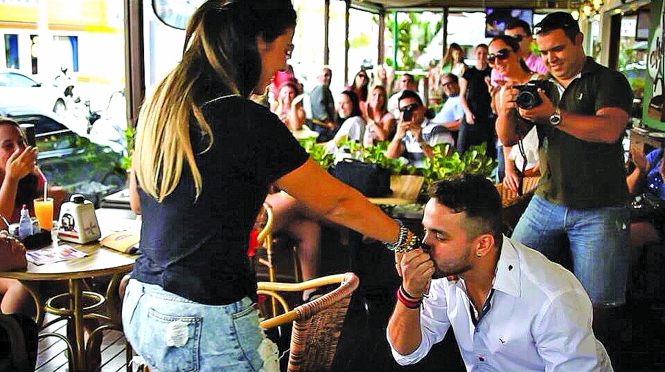 Rafael pediu Monalisa em casamento numa cafeteria no centro de Florian&oacute;polis - Divulga&ccedil;&atilde;o/ND