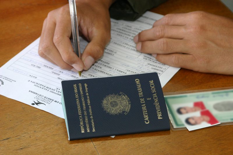 Auxiliar administrativo, motorista e vendas; veja as vagas de emprego em Araquari