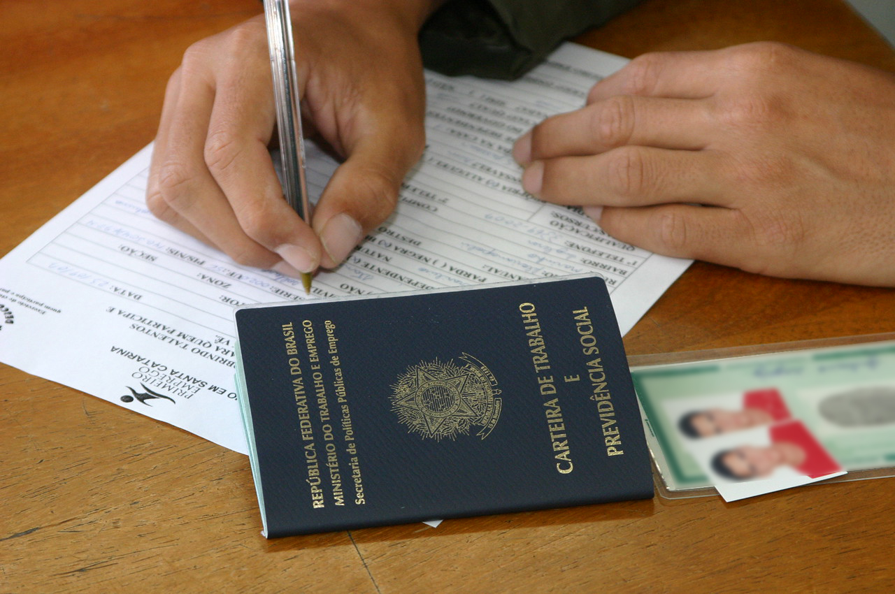 Caldeireiro, motorista e vendas; veja as vagas de emprego em Araquari