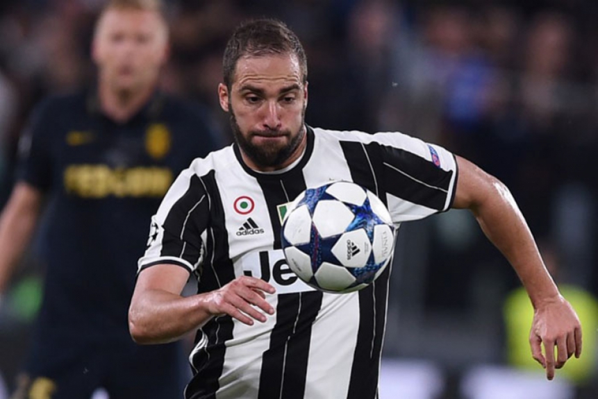 Gonzalo Higua&iacute;n com faro de gol – Foto: (Foto: FILIPPO MONTEFORTE / AFP)