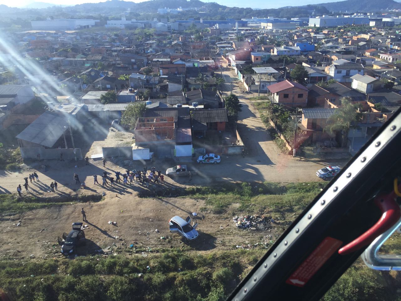 Bairro Brejaru, em Palhoça; local é conflagrado pelo tráfico de drogas e o réu teria ficado “incomodo” com a possibilidade da presença da polícia na localidade – Foto: Águia PM/Divulgação