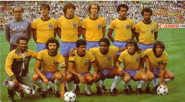 Falcão, o quarto da esquerda para a direita, de pé. Foi ídolo do Internacional, da Roma e da Seleção Brasileira. Mas não acertou como treinador – Foto: (Foto: Reprodução)