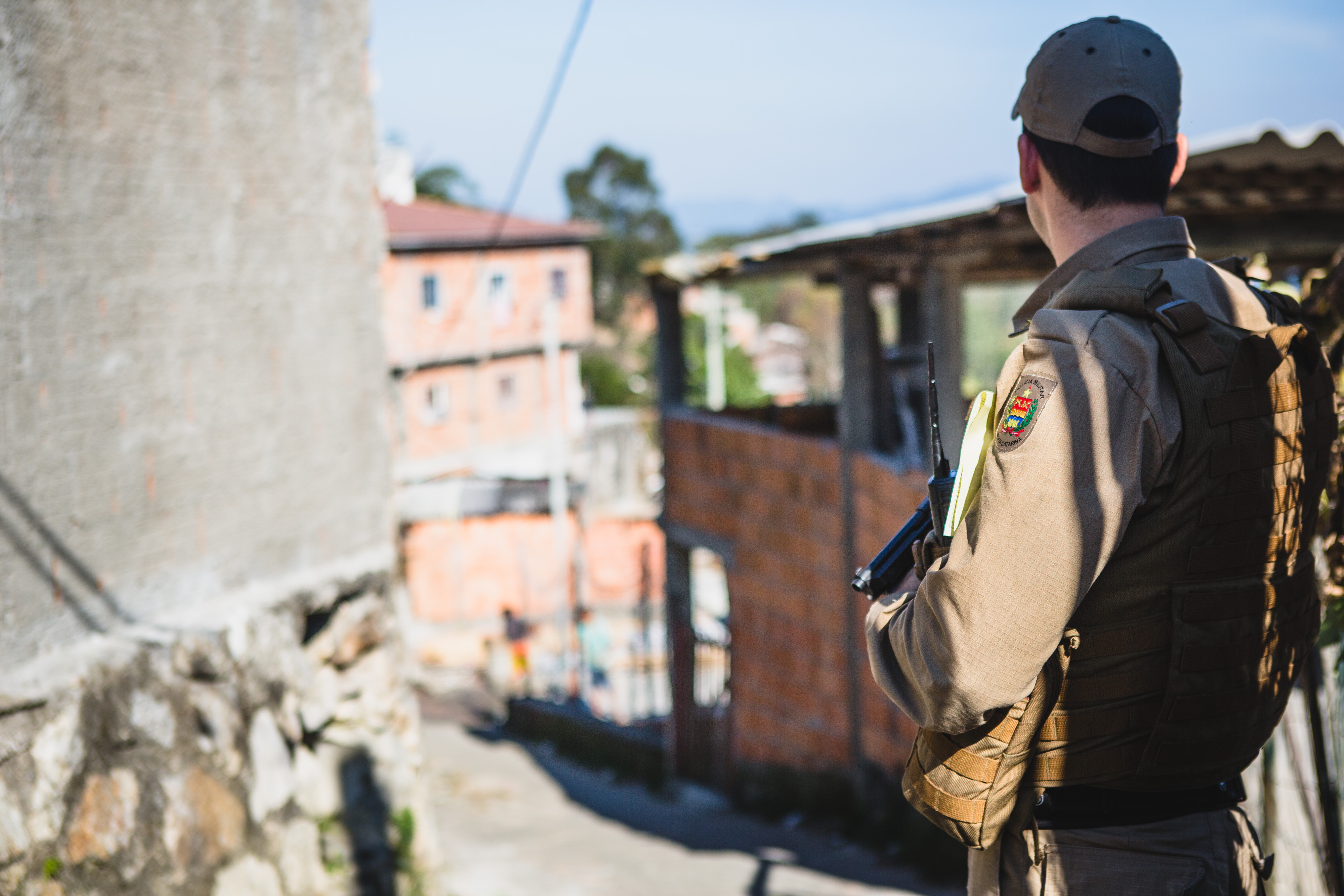 Adolescente de 15 anos é morto com um tiro na cabeça na caieira, em florianópolis