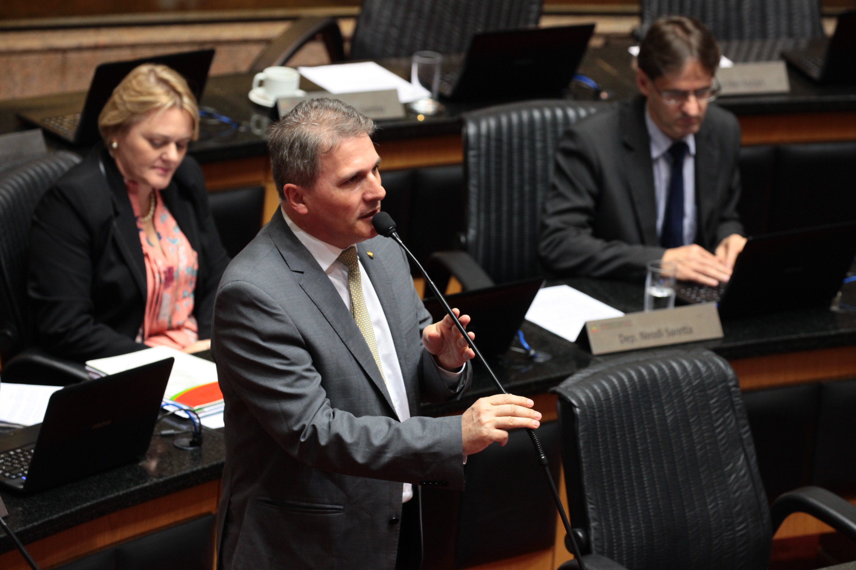 Convite feito, convite aceito: deputados no governo