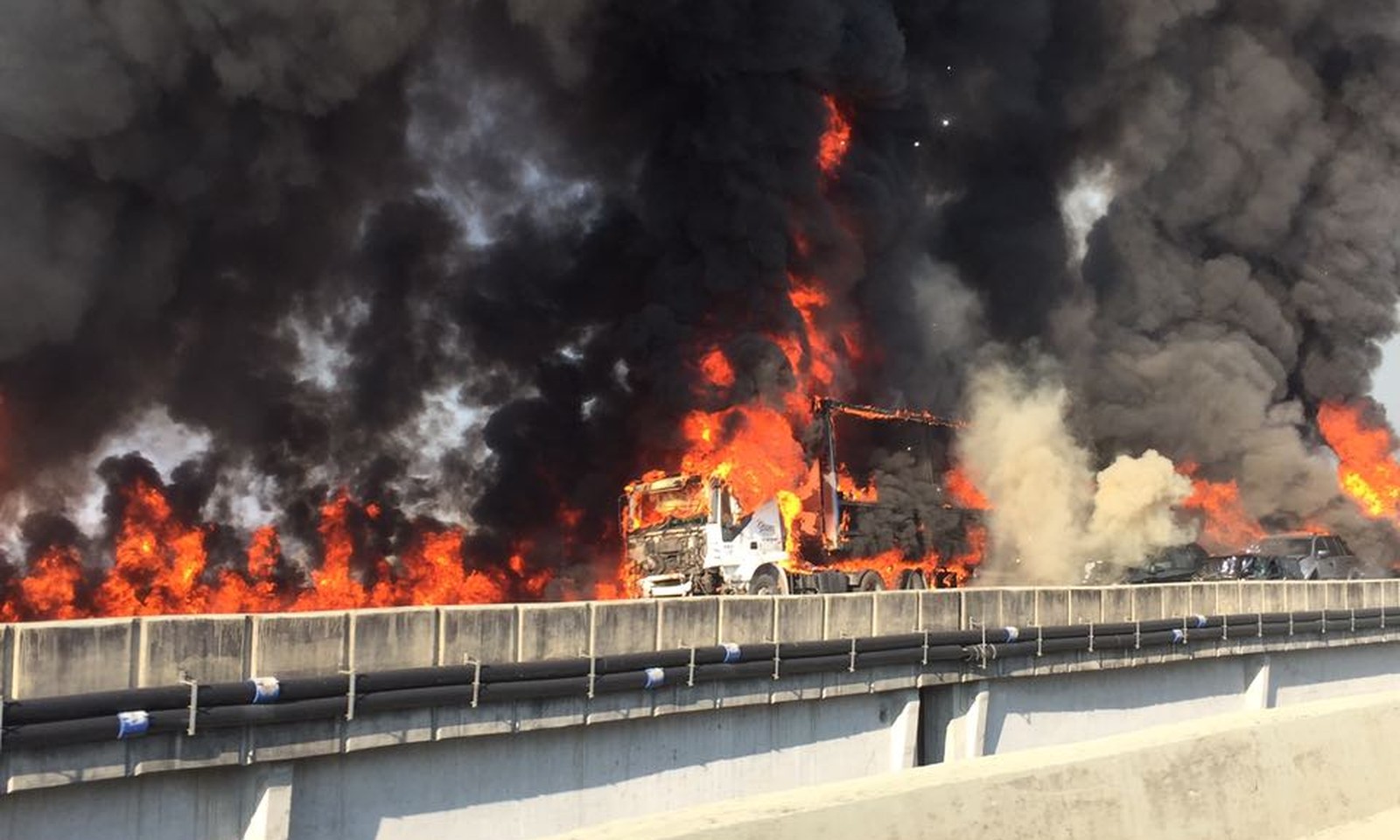 Após grave acidente, rodovia de são paulo continua bloqueada parcialmente