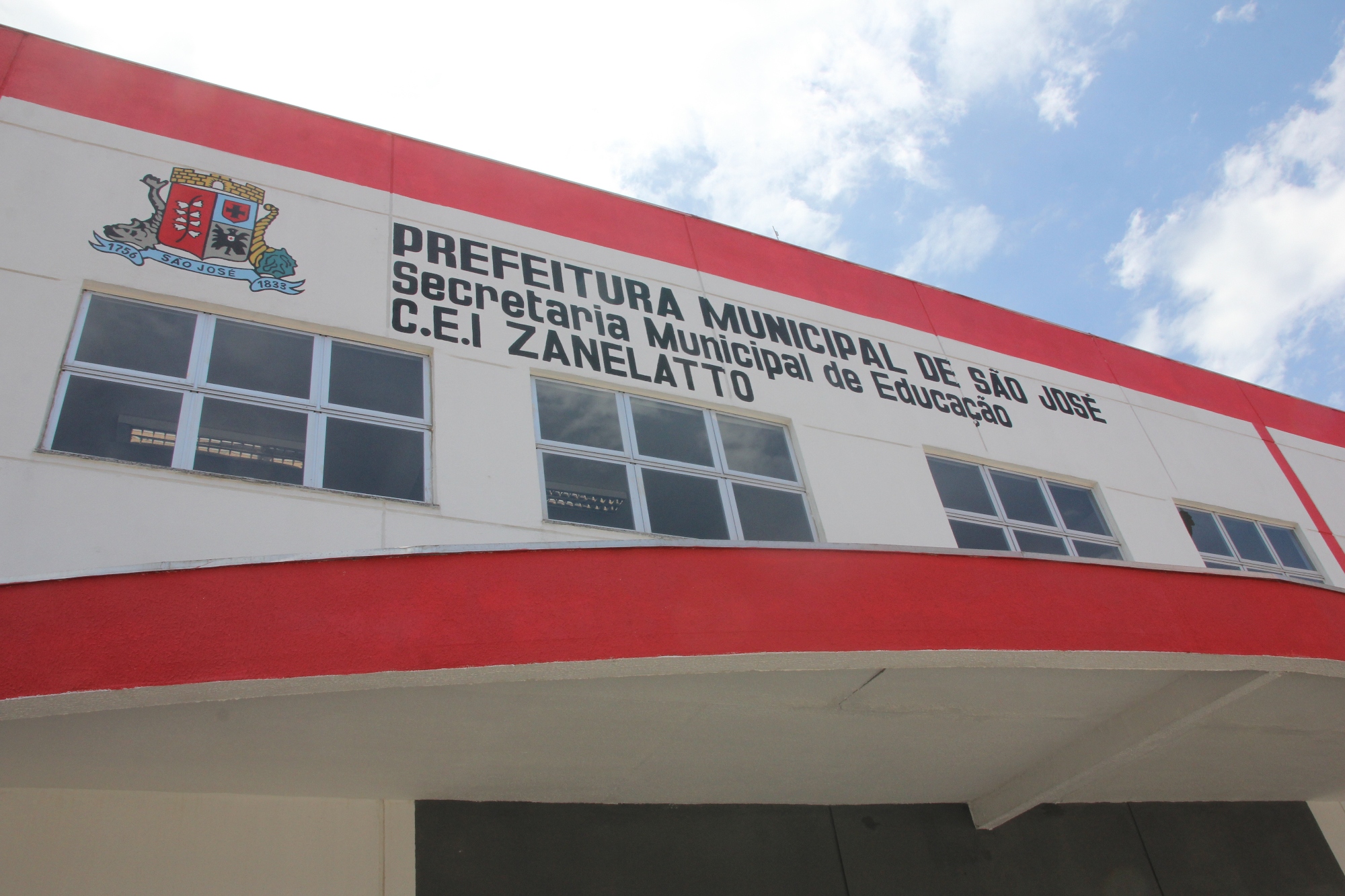 Processo seletivo em São José promete salários de até R$ 4.700 para professores; confira