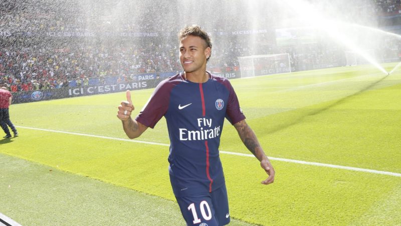Neymar na chegada ao PSG foi um evento recorde mundial