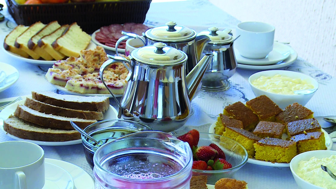 Café colonial farto e ainda com produtos feitos na região - Tata Fromholz/Divulgação/ND