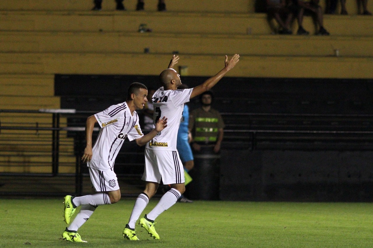 Lateral Revelado Pelo Figueirense é Comprado E Clube Aguarda 'rebote ...