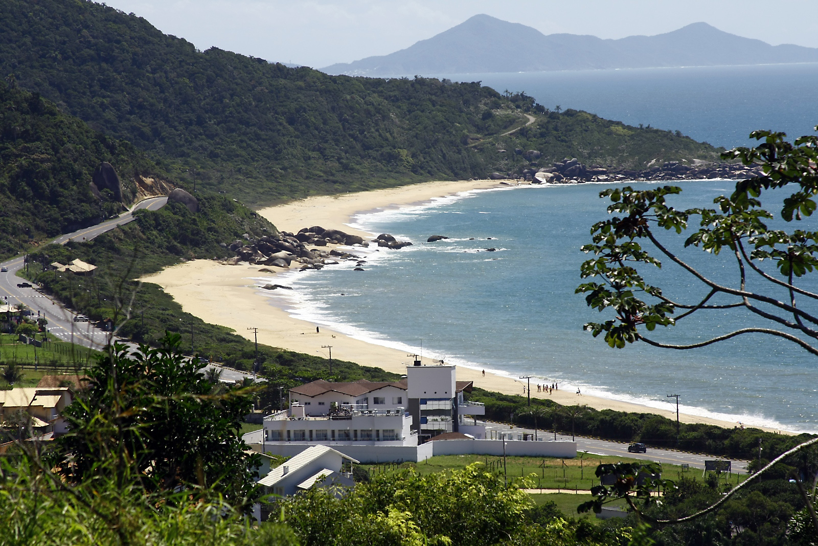 Praia de Balneário Camboriú recebe primeira oficina do Programa Bandeira Azul