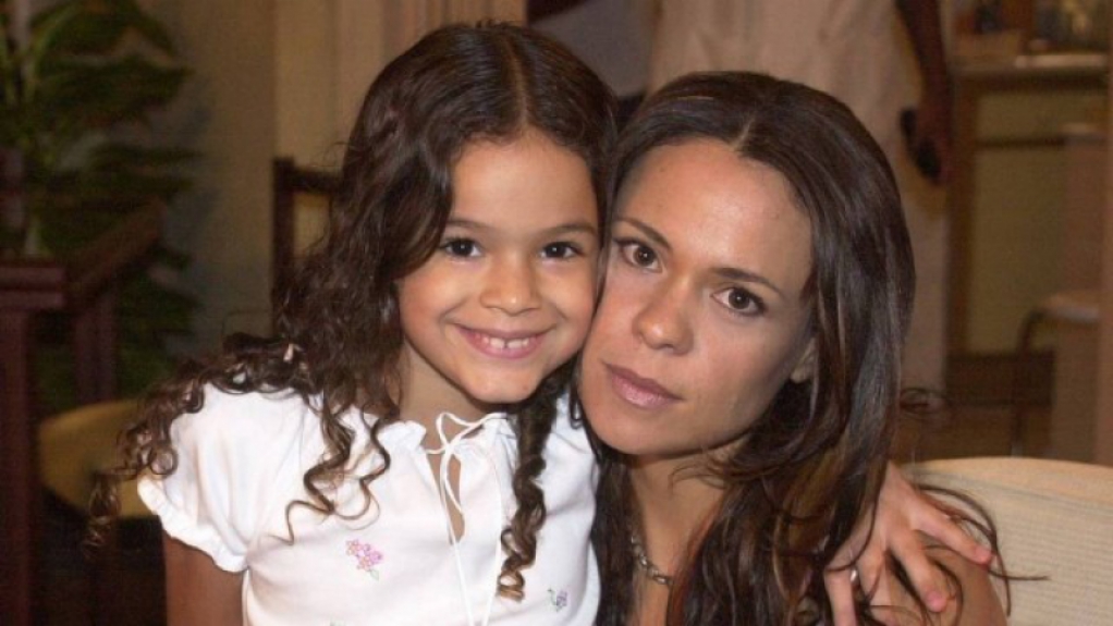  A Globo exibia a novela 'Mulheres Apaixonadas' e Bruna Marquezine fazia sucesso no papel da pequena Salete - Reprodução 
