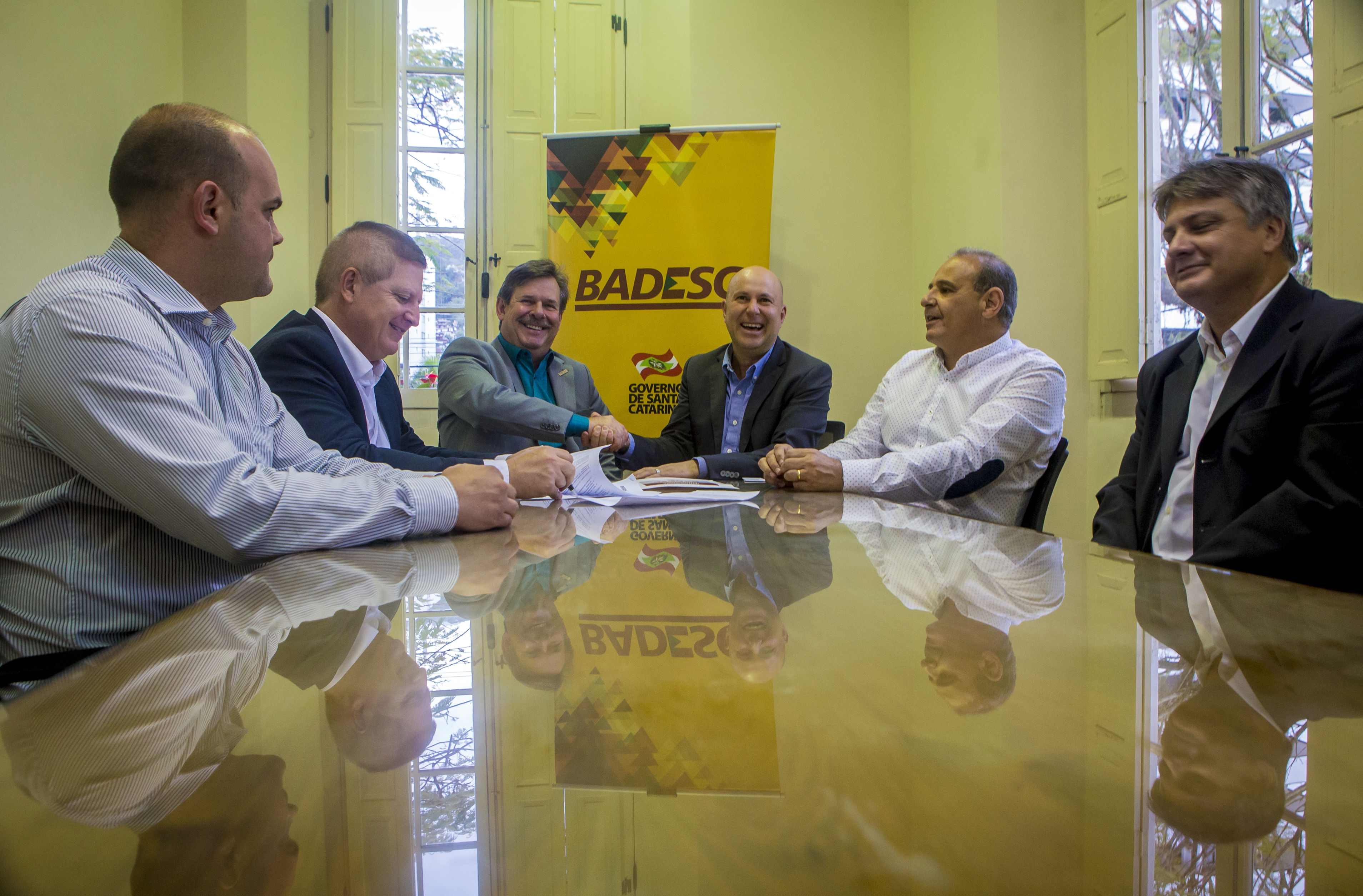 Presidente do Badesc, José Caramori e presidente da Acaert, Marcelo Corrêa Petrelli, participaram do evento de lançamento da linha de crédito - Flávio Tin/ND