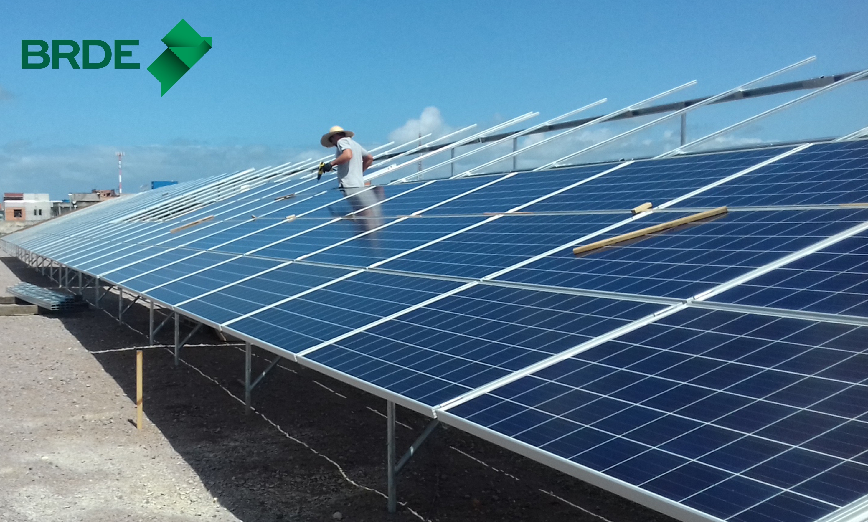 Painéis estão conectados a inversor em processo de energia fotovoltaica - Foto/Divulgação