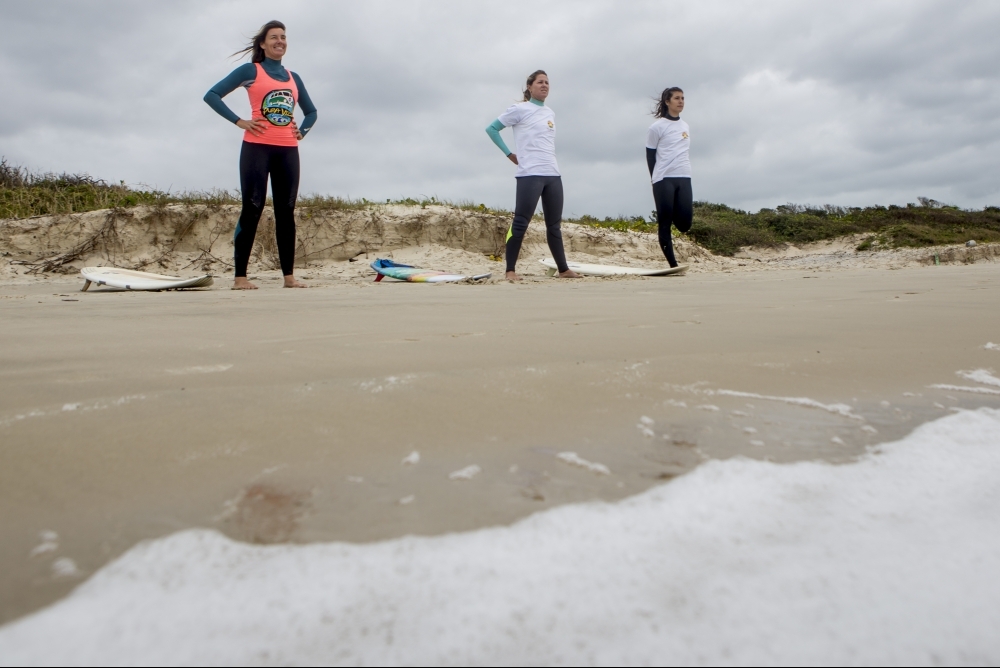 Meninas de Florian&oacute;polis participam de surftrip - Fl&aacute;vio Tin/ ND