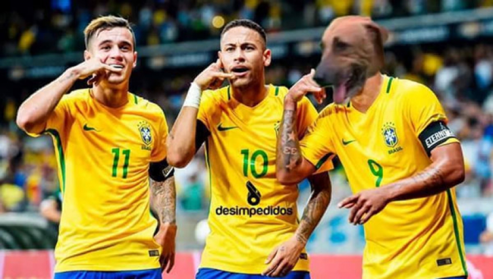 Campo de futebol americano rende piadas em jogo da Seleção Brasileira -  Lance!