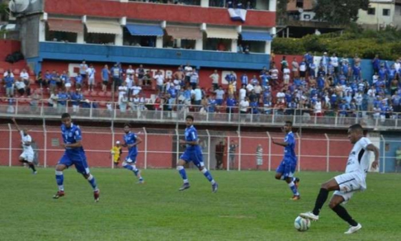 Campo de futebol americano rende piadas em jogo da Seleção Brasileira -  Lance!