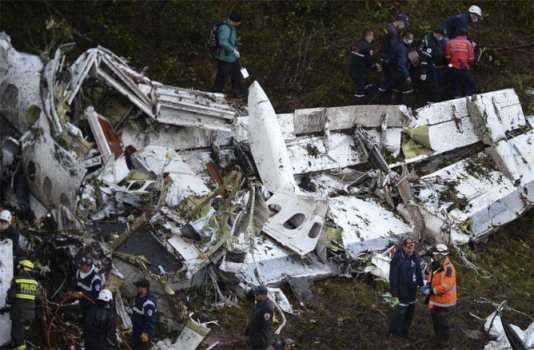 Acidente com avião da Chapecoense na Colômbia - (Foto: RAUL ARBOLEDA/AFP PHOTO)