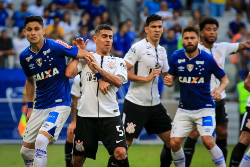 Cruzeiro e Corinthians ficaram no empate neste domingo (Foto: Dudu Macedo/Fotoarena/Lancepress!)