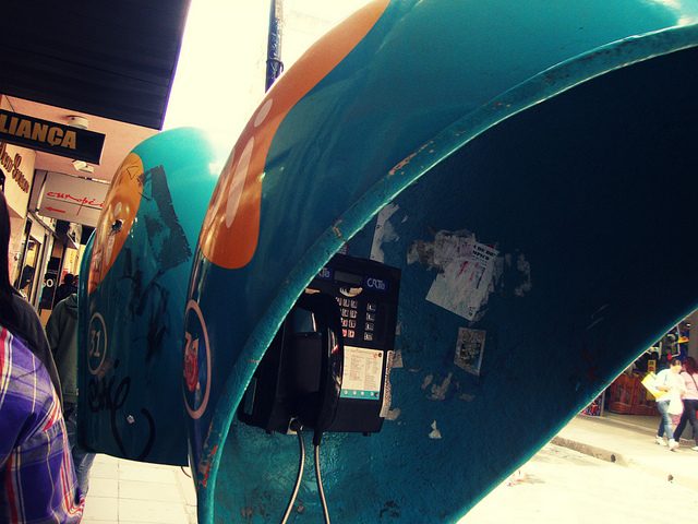 Oi não pode cobrar por ligações locais e de longa distância em orelhões de Santa Catarina