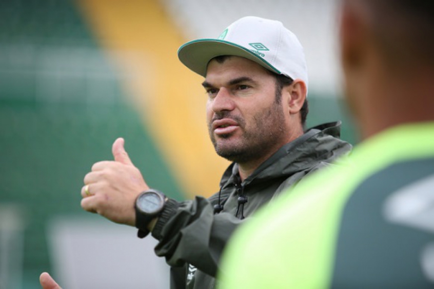 Emerson Cris j&aacute; foi treinador da Chapecoense e desde o final de 2021 est&aacute; no comando do Pr&oacute;spera – Foto: Sirli Freitas/Chapecoense/ND