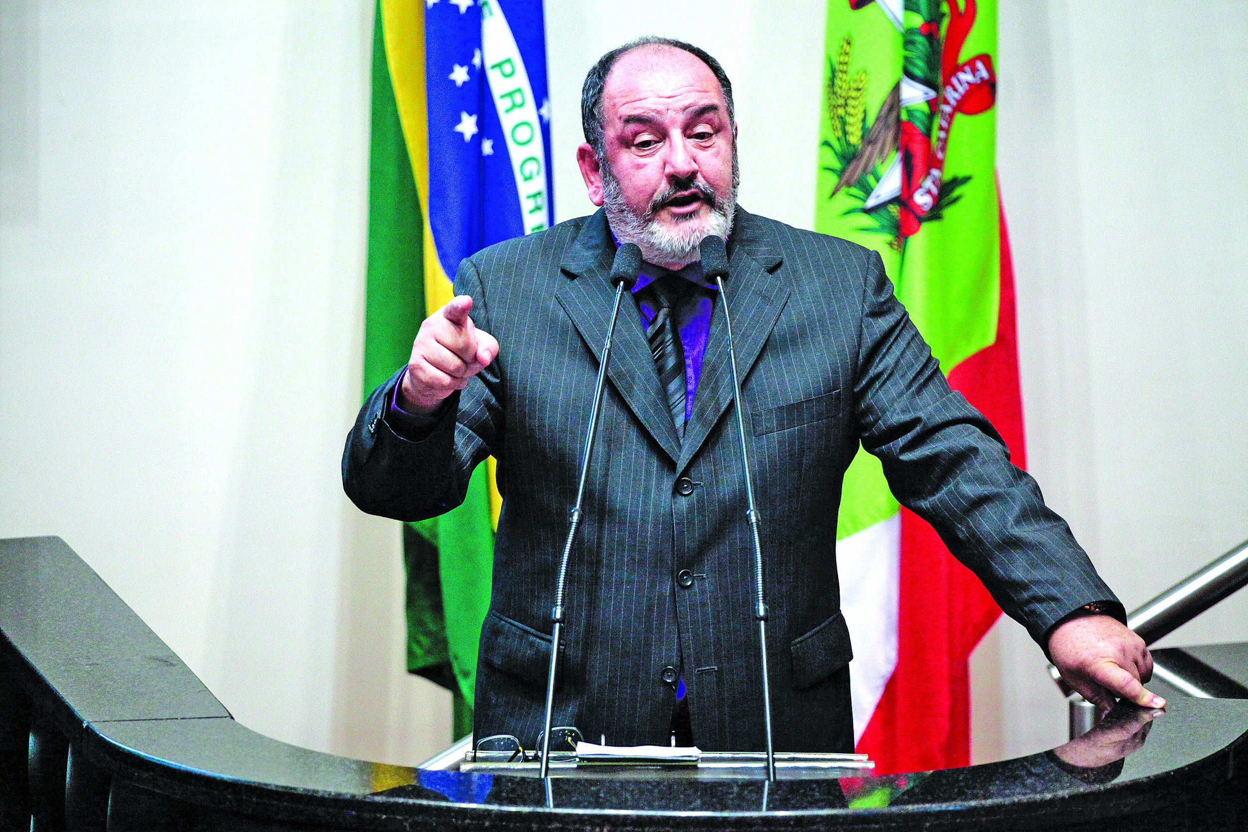 Governo de SC vai exonerar diretor do Procon investigado por assédio sexual