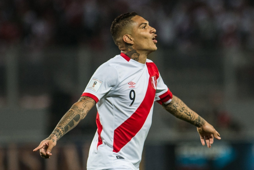 Paolo Guerrero deve vestir a camisa do Ava&iacute; – Foto: ERNESTO BENAVIDES / AFP