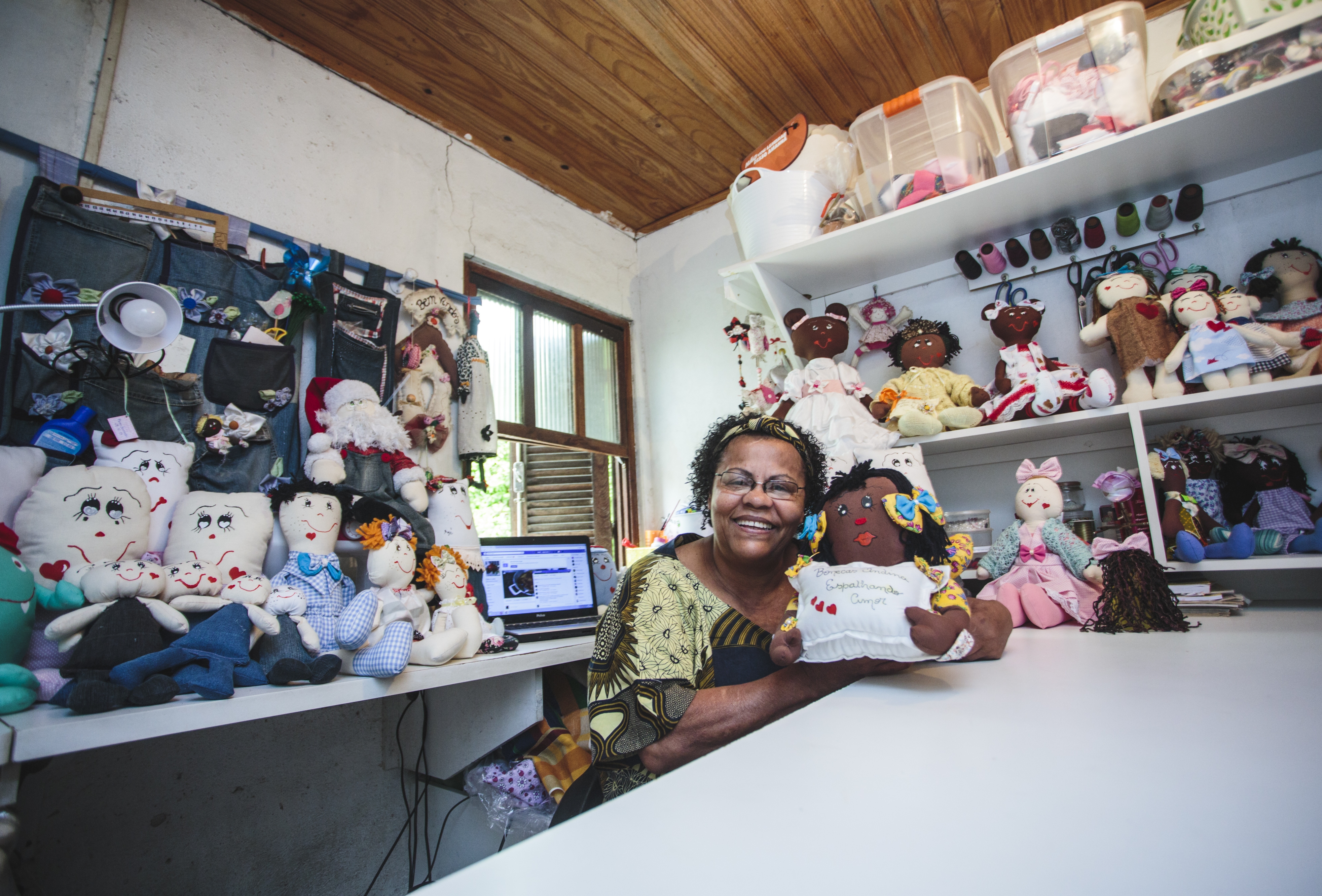 Ondina Rosa Costa Nascimento, 60, criou as &ldquo;Bonequeiras Solid&aacute;rias&rdquo; quando seu neto de apenas um ano morreu - Daniel Queiroz/ND