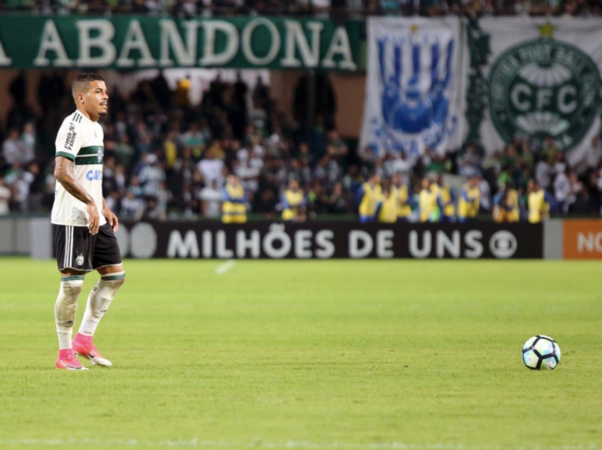 Avaí tenta reverter retrospecto ruim contra o Coritiba