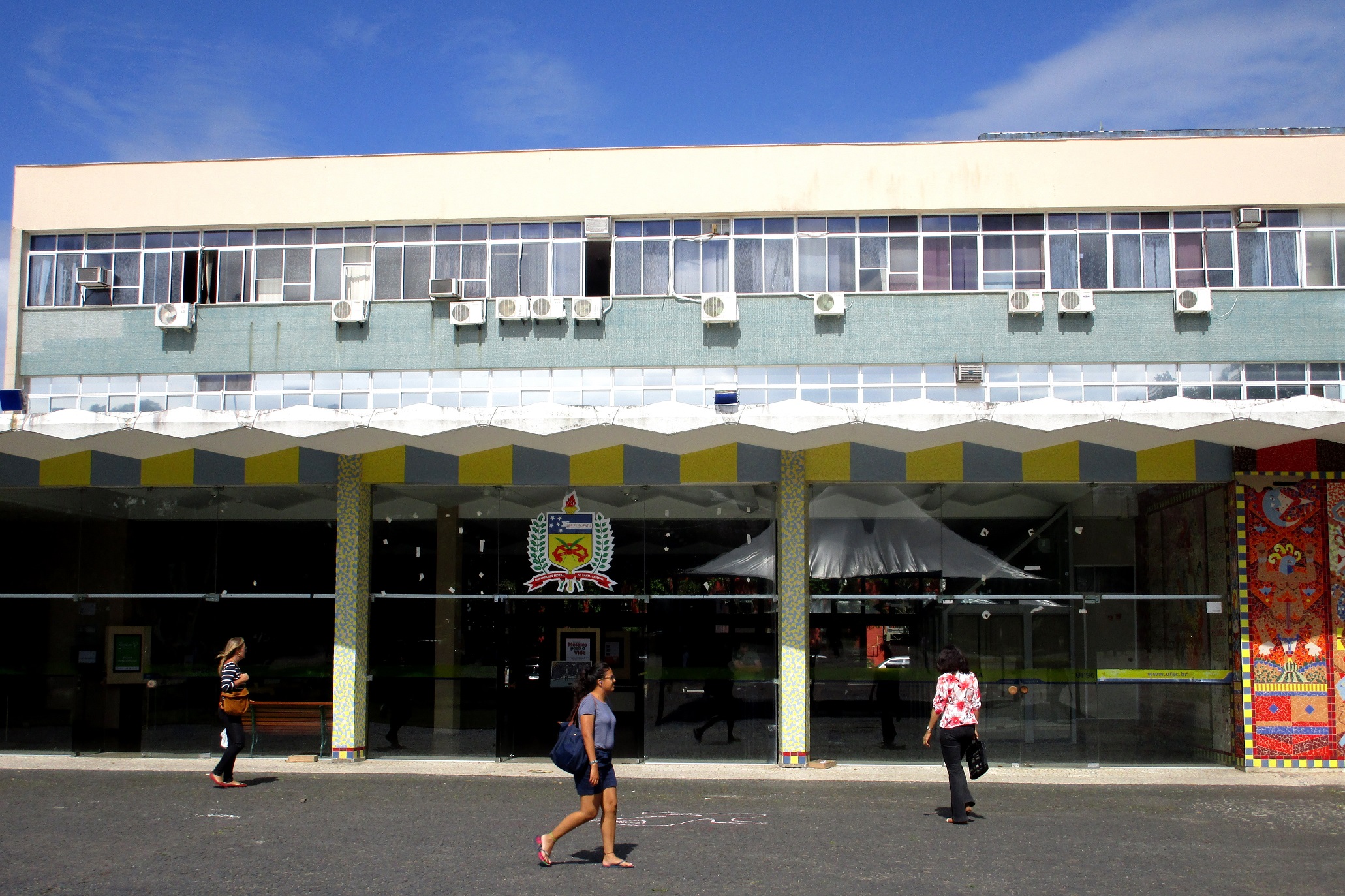 UFSC abre inscrições para concurso público e curso gratuito de verão