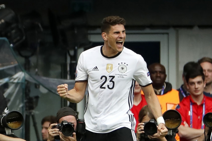 Mario Gomez está de volta ao Stuttgart (Foto: AFP/ODD ANDERSEN)