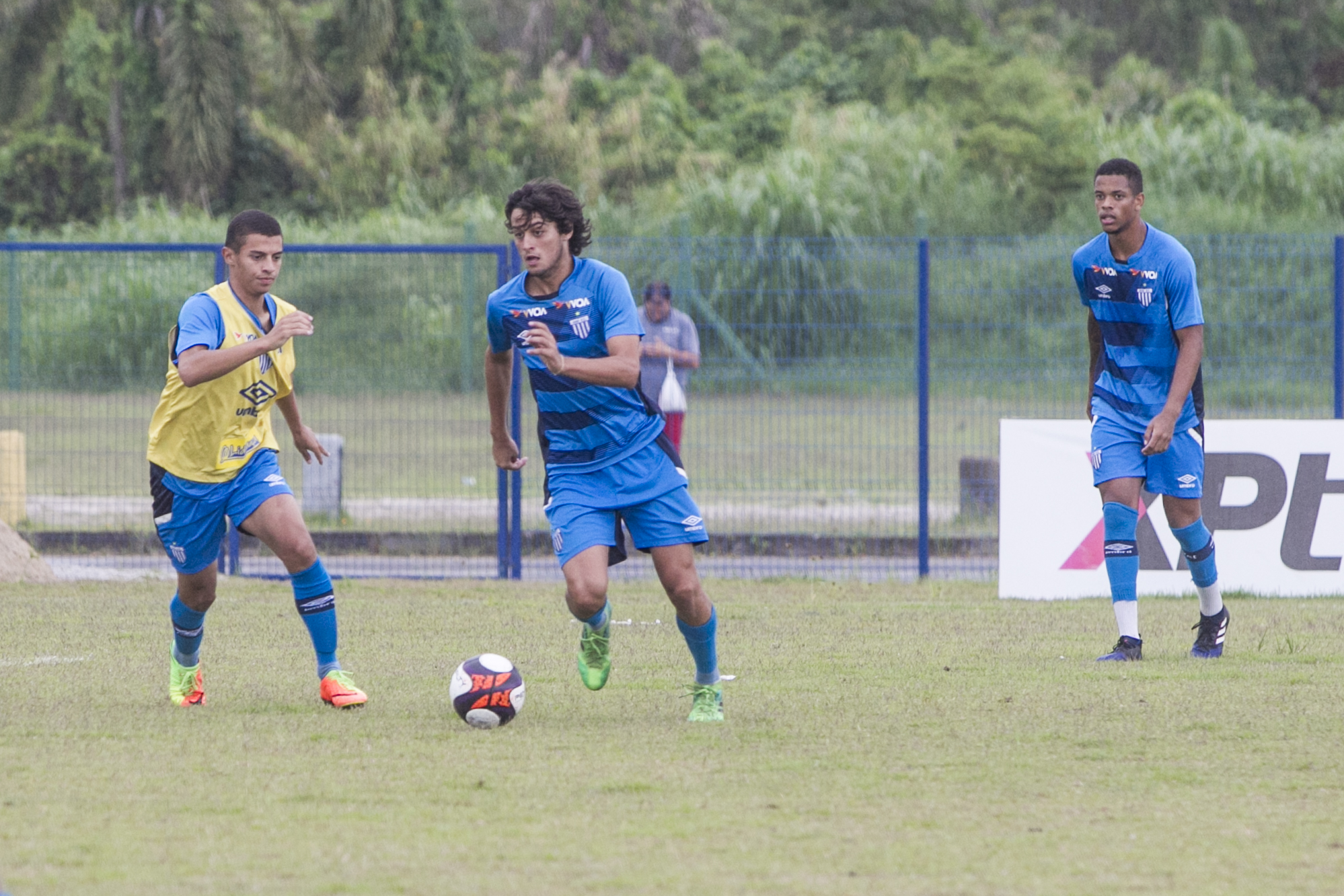 Estou mais preparado para a chance, diz Wesley, volante oriundo da base do  Avaí - NSC Total