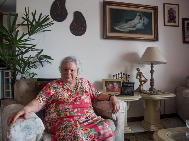 Na adolescência Gabriela Schwartz Heilbraun foi transportada de trem com a família para o campo de concentração nazista de Auschwitz - Marco Santiago/ND