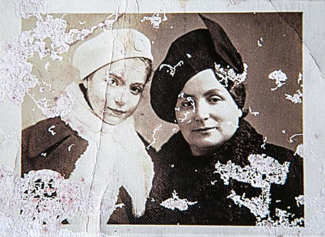 Gitta com a mãe Rozalia, que morreu com a família em Auschwitz - Arquivo pessoal/Divulgação/ND
