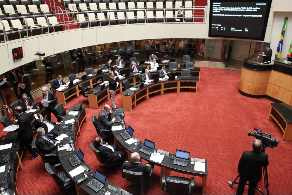 Proposta ingressou na Alesc em regime de urg&ecirc;ncia, com 45 dias para ser discutida. Parada desde 2015, ser&aacute; votada mesmo sem ter passado por comiss&otilde;es - Miriam Zomer/Ag&ecirc;ncia AL/ND