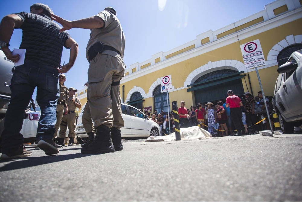 Assassinato ocorreu na avenida Paulo Fontes, ao lado do Mercado Público de Florianópolis - Daniel Queiroz/ND