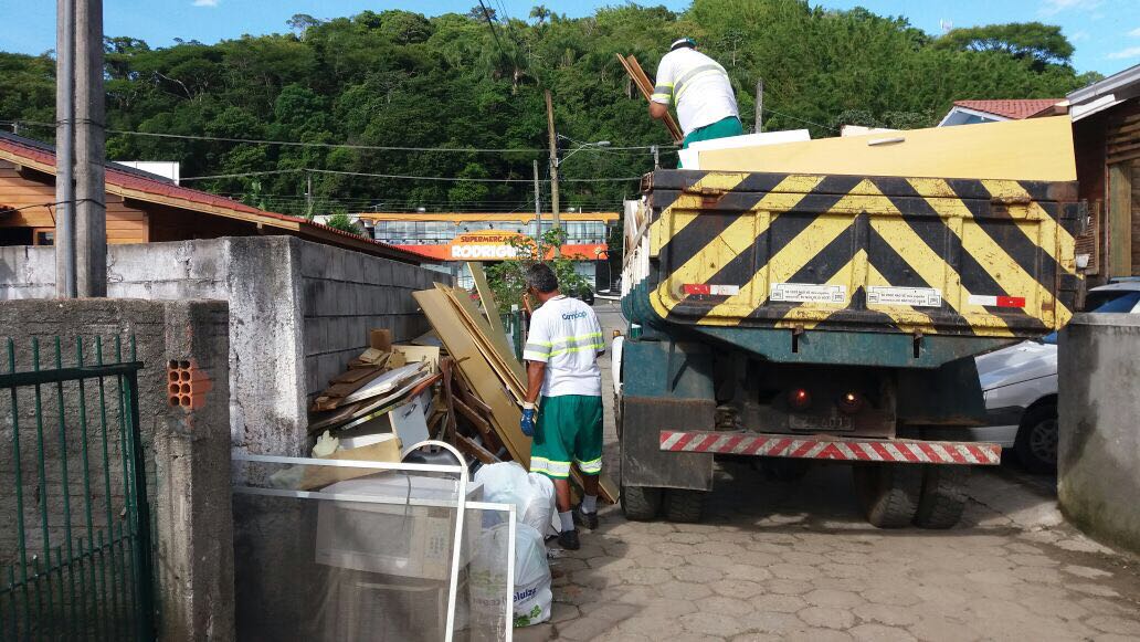 Um dos lotes vai tratar do serviço de remoção de lixo pesado – Foto: PMF/Divulgação/ND